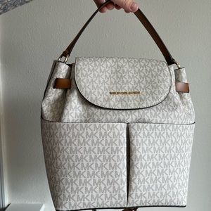MICHEAL Kors Bedford Backpack in white mini logo